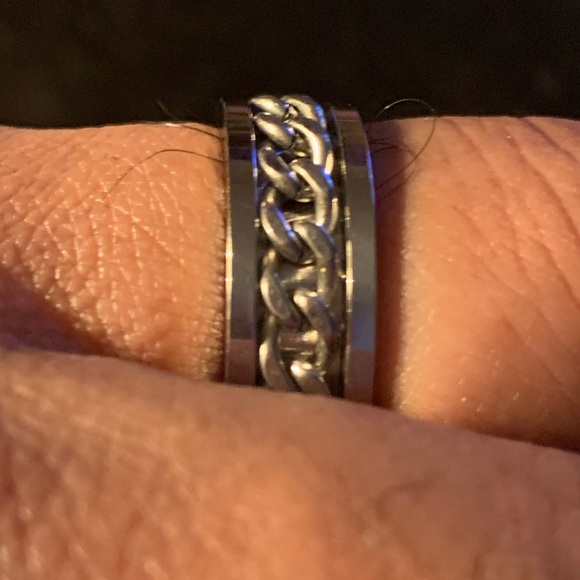 Ring - Picture 2 of 6